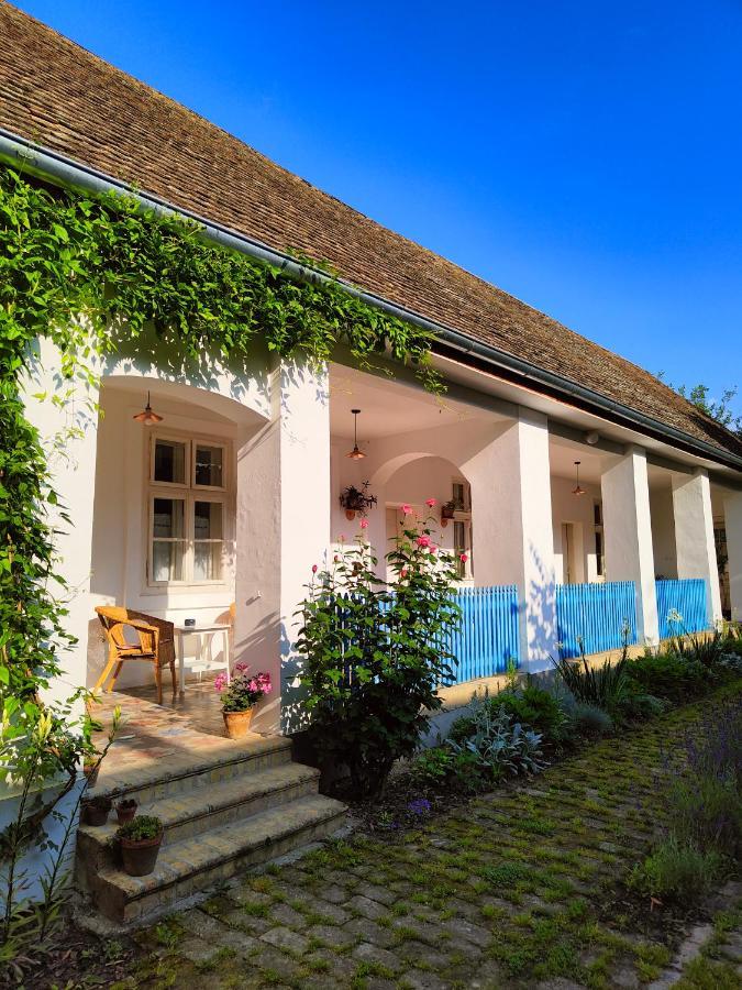 Ethno&Coffee House Tulip Bed & Breakfast Glozan Exterior photo