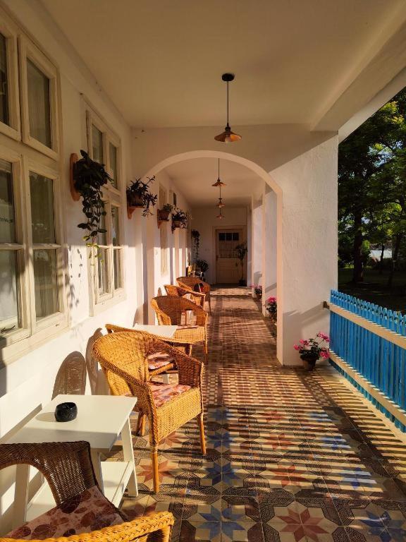 Ethno&Coffee House Tulip Bed & Breakfast Glozan Exterior photo