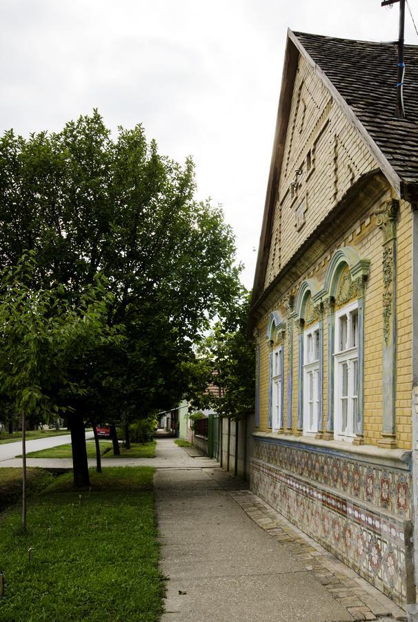 Ethno&Coffee House Tulip Bed & Breakfast Glozan Exterior photo