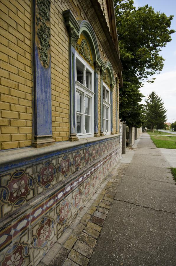 Ethno&Coffee House Tulip Bed & Breakfast Glozan Exterior photo